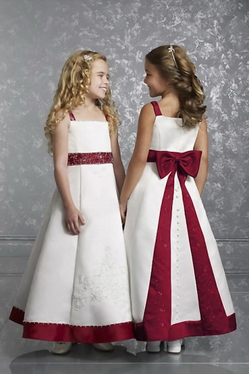 Robe mariage enfant avec bretelles ornée de noeud papillon au dos