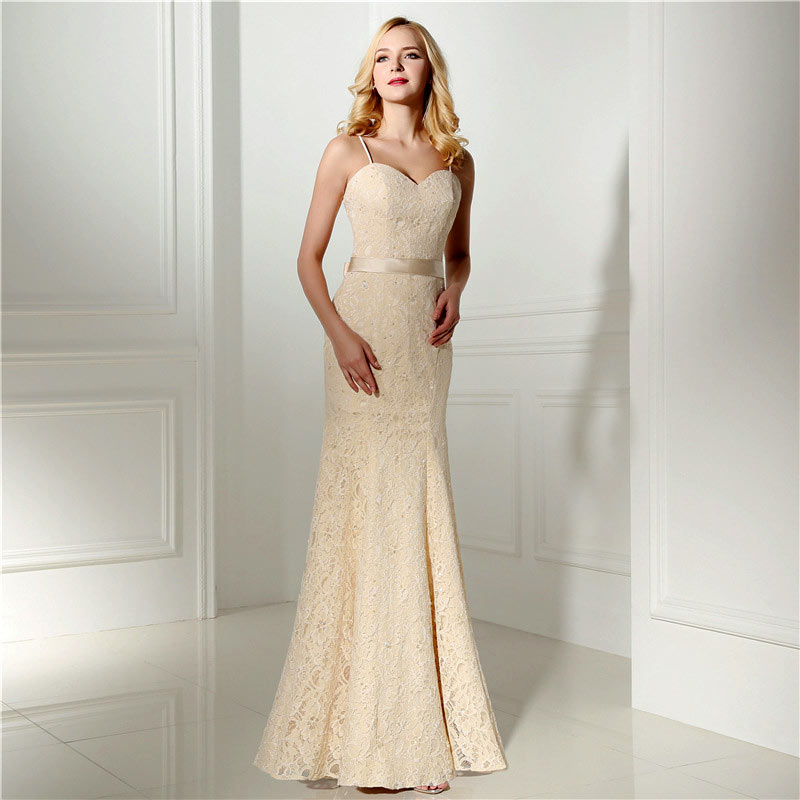 robe de mariée sirène champagne clair en dentelle bustier coeur à bretelle fine