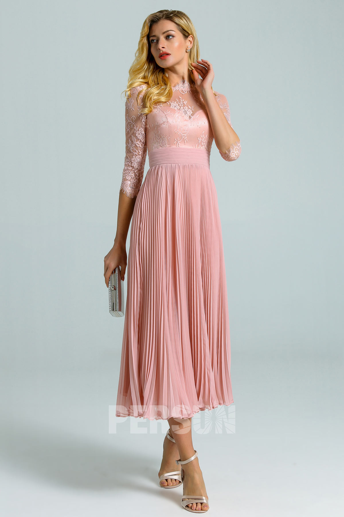 robe de cocktail midi rose chair col illusion dentelle à jupe plissé manches courtes 