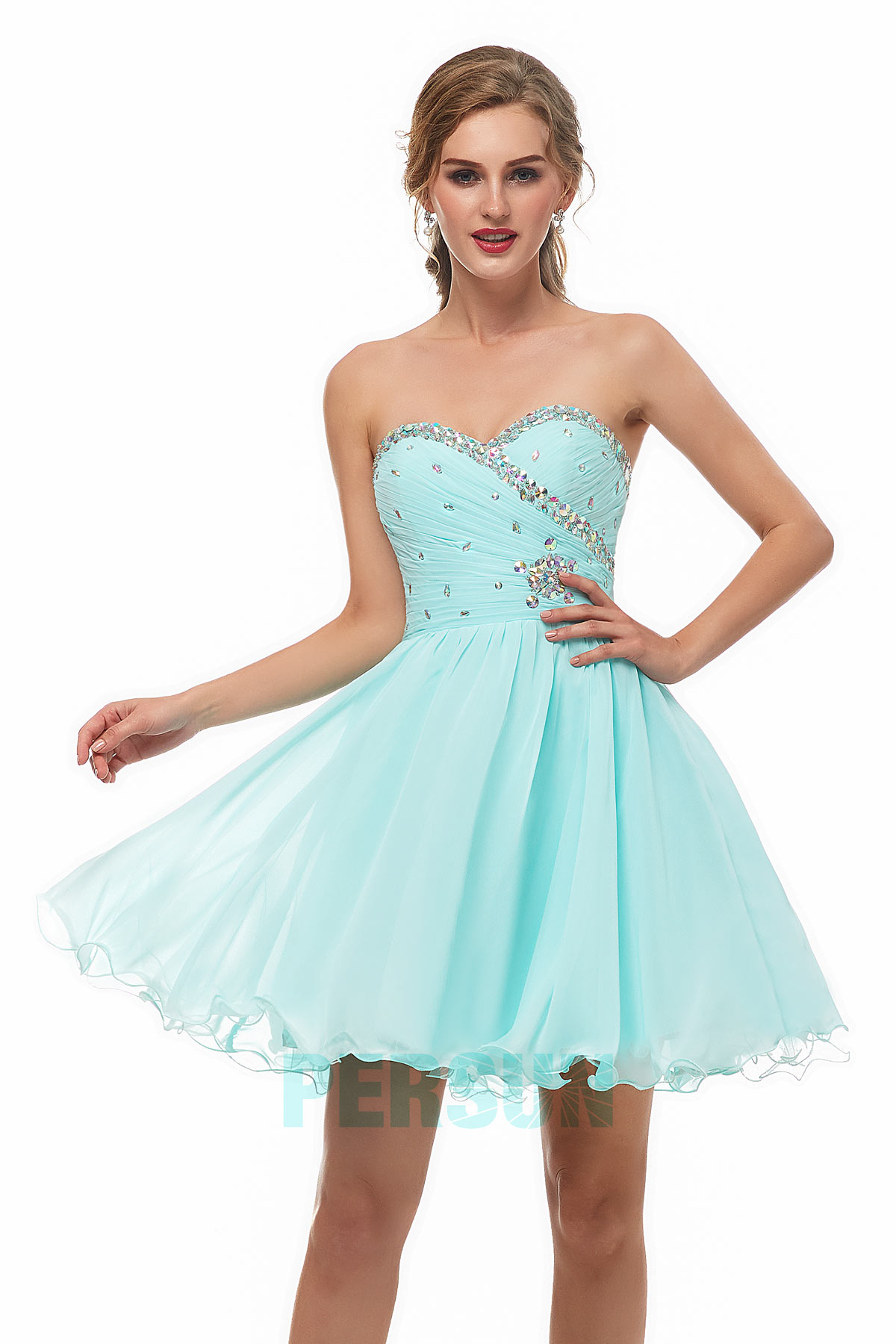 robe de cocktail turquoise courte bustier plissé ornée de bijoux