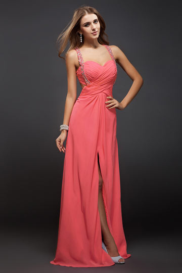 Robe sexy avec bretelle fine bustier coeur avec fente frontale et bretelle fine