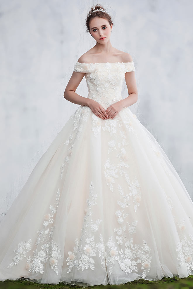 Robe de mariée élégante & romantique épaules dénudées