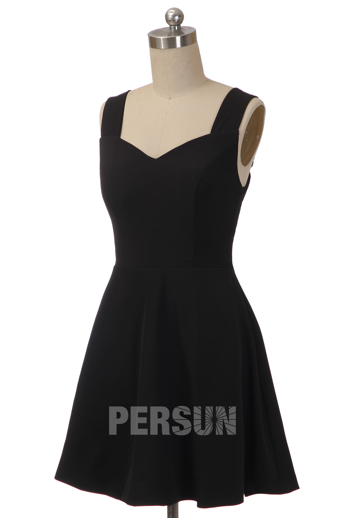 petite robe noire simple classique avec bretelle large