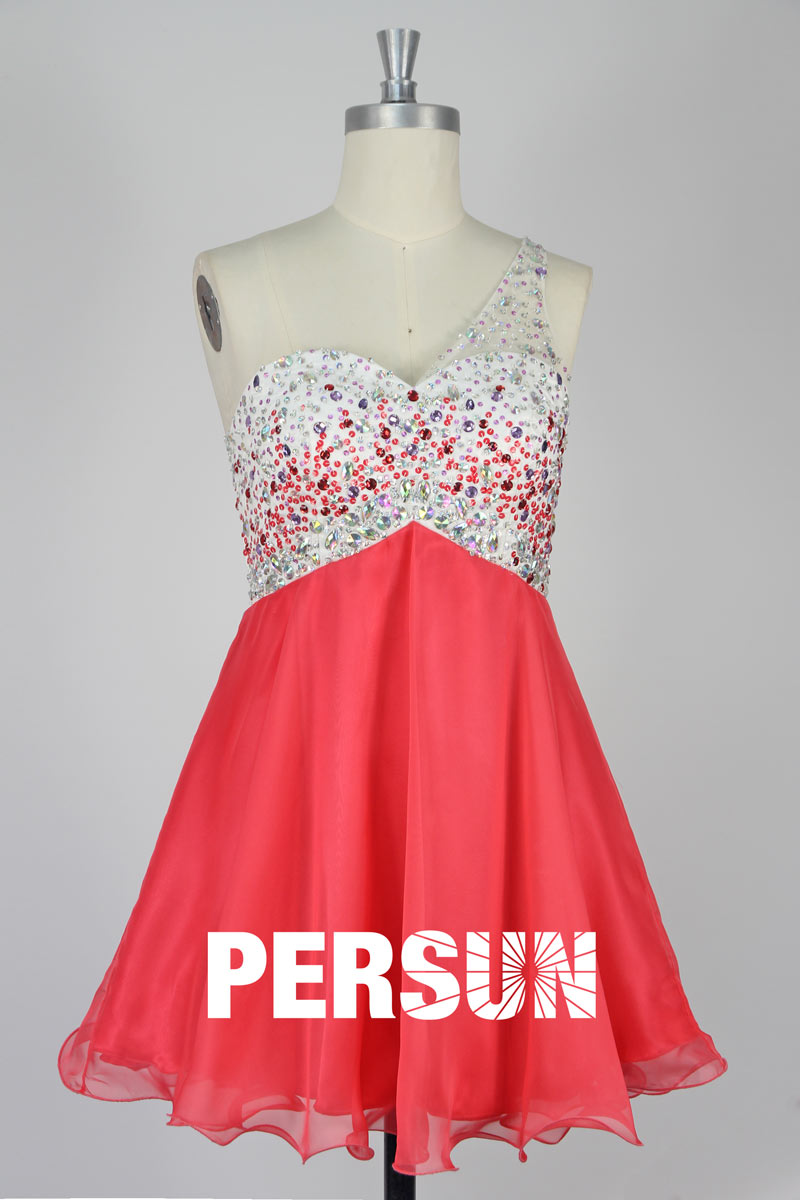 petite robe sexy asymétrique blanche fuchsia embelli de strass