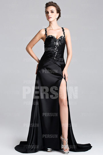Robe de bal moulante bustier coeur ornée de bijoux en satin avec fente latérale