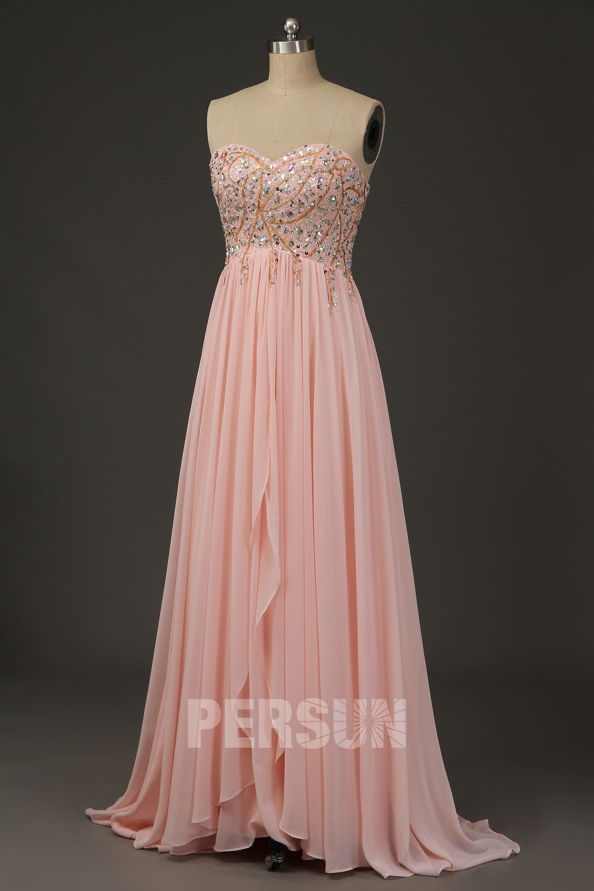 robe de bal longue rose poudré bustier coeur haut ornée de strass exquis et jupe cascade