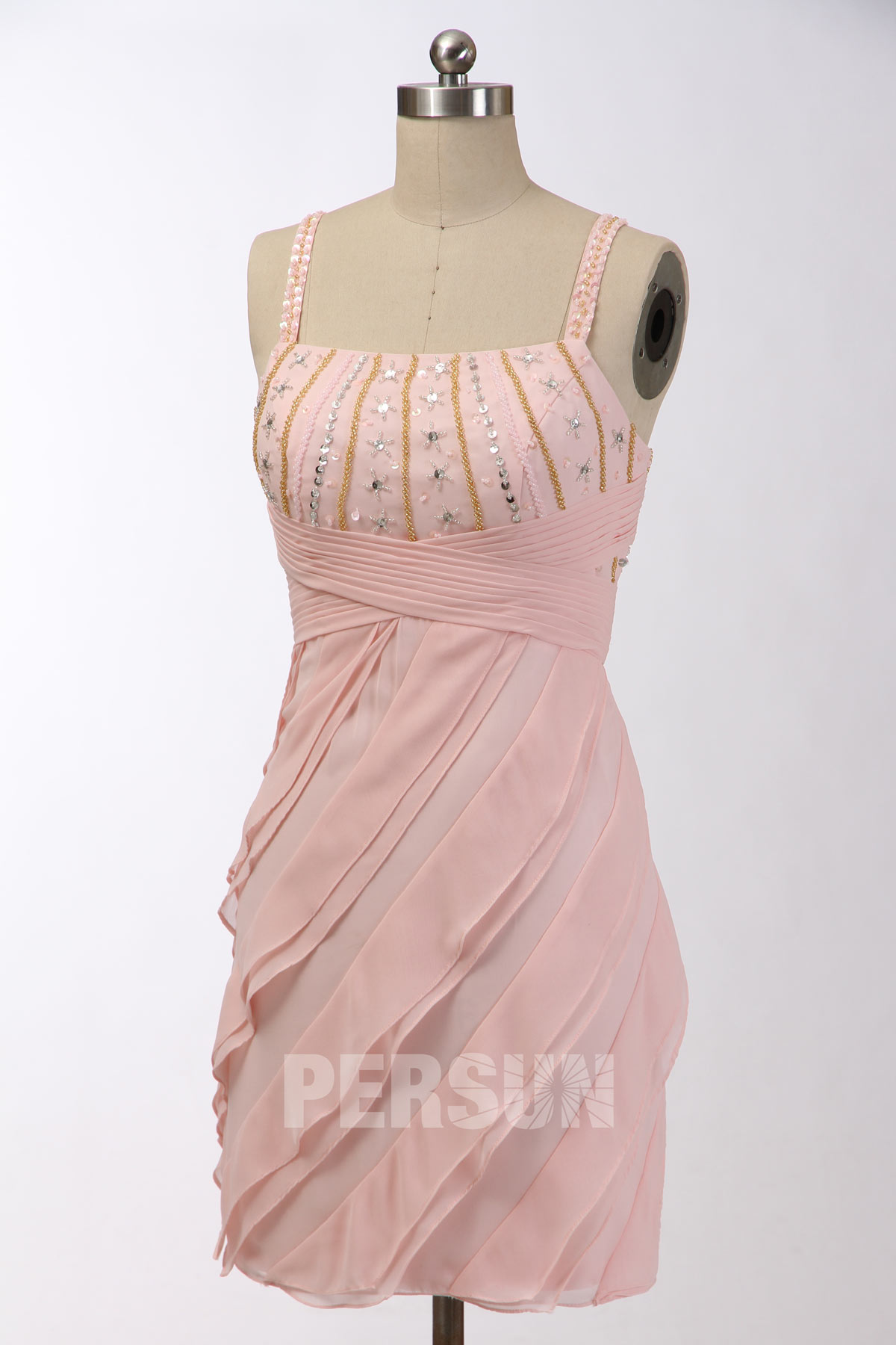 robe de cocktail courte moulante rose embelli de strass jupe froufrou