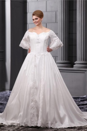 Robe mariée grande taille  col bateau manche évasée ornées de strass 