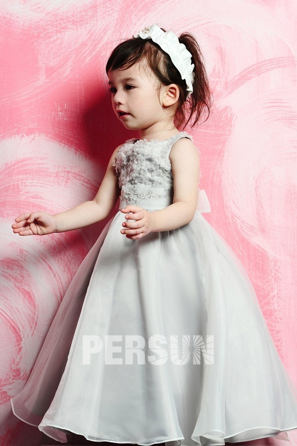 Robe de cérémonie à froufrou ornée d'un nœud papillon au dos
