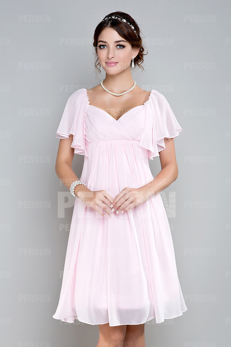 robe de cocktail courte empire rose décolleté en coeur manche courte à volant