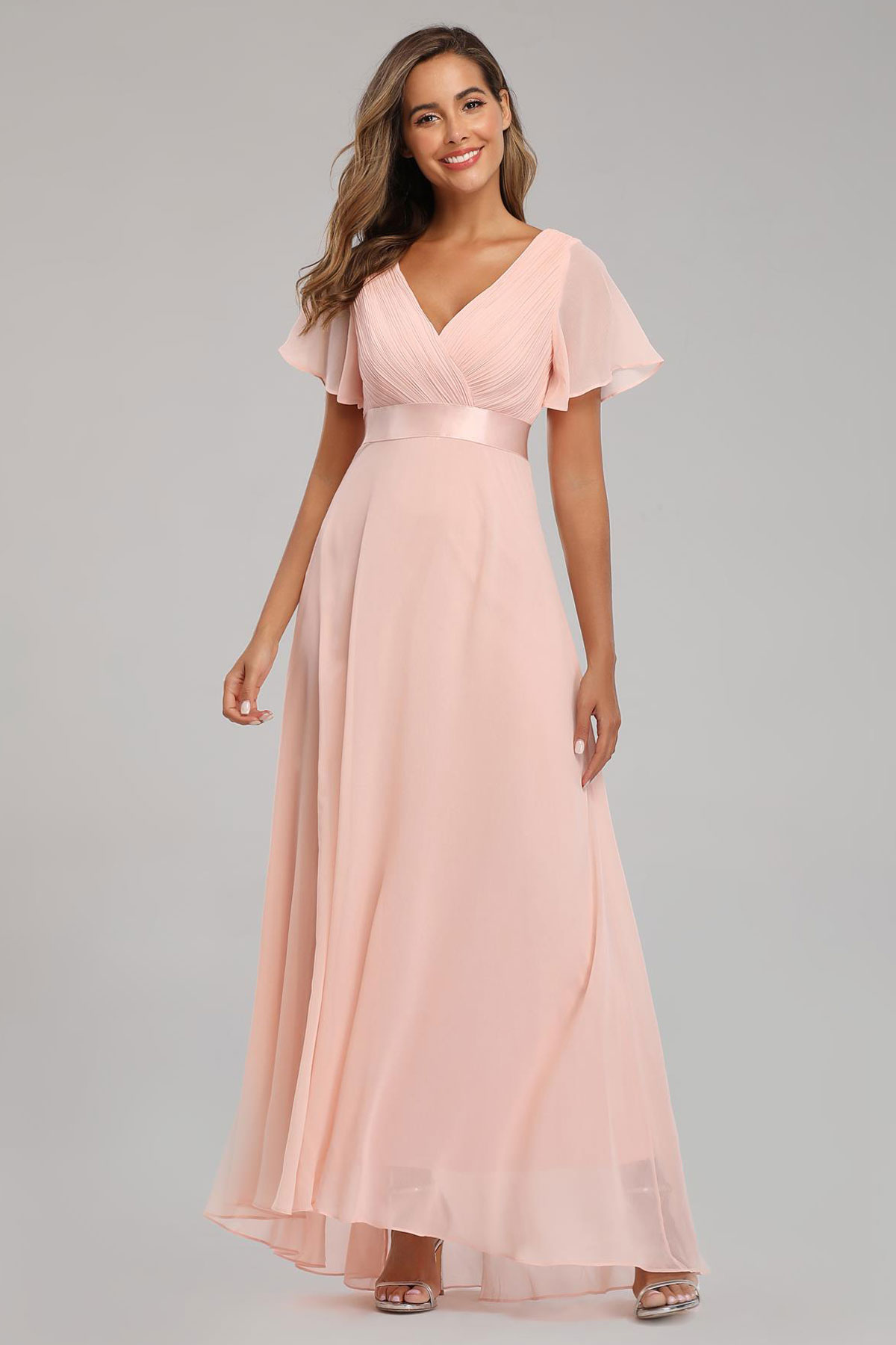 Robe de soirée rose poudré décolleté v bustier froncé manches évasées