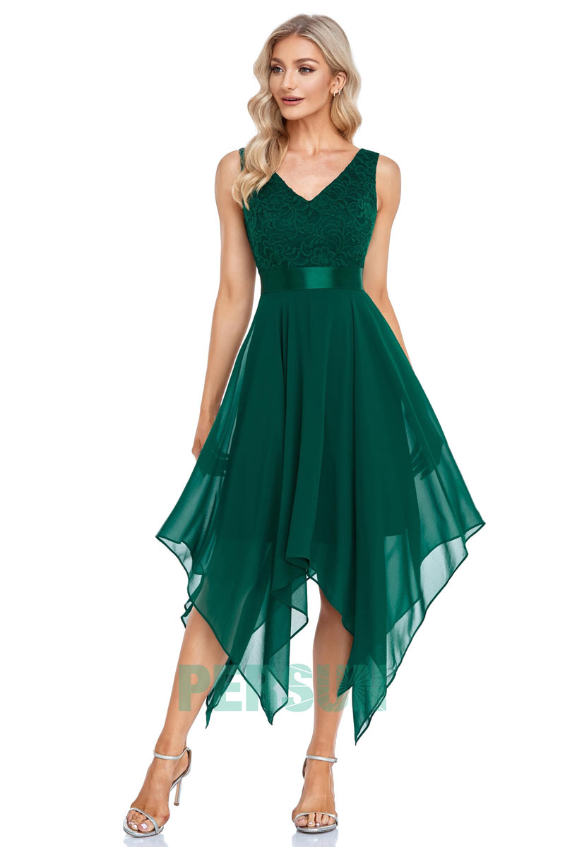 Robe de soirée courte vert foncé décolleté V à jupe fantaisie