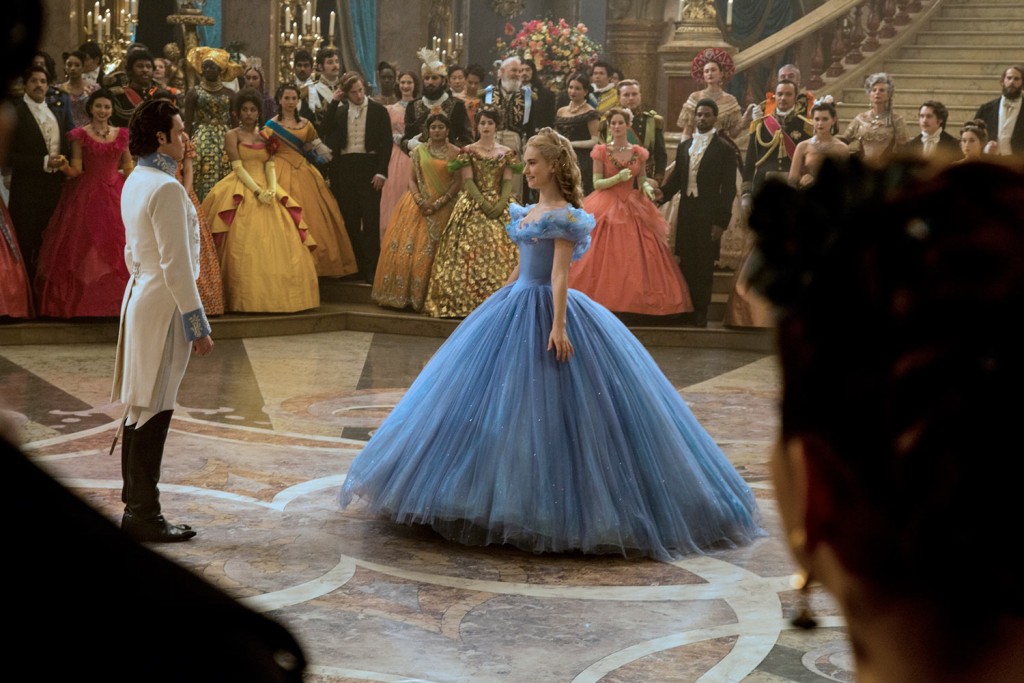 Robe bleue de bal emblématique Cendrillon 2015
