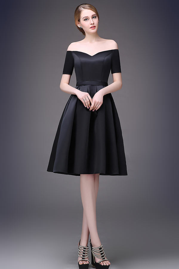 robe noire courte avec épaules dénudées élégante pour cérémonie