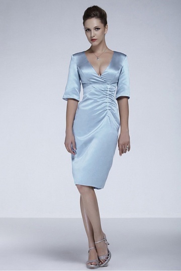 robe de cocktail avec manche courte col en V profond