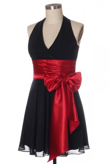 robe demoiselle d'honneur noire courte col américain avec ceinture noire
