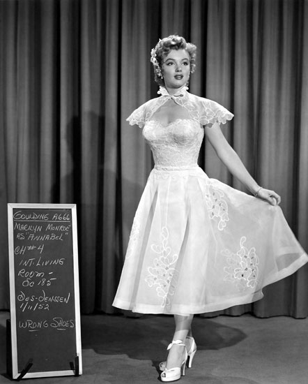 Robe de mariée en dentelle d'Elois Jenssen pour Marilyn Monroe dans le film We're not married
