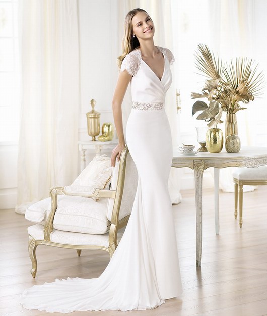 robe de mariée longue à encolure en V de Pronovias