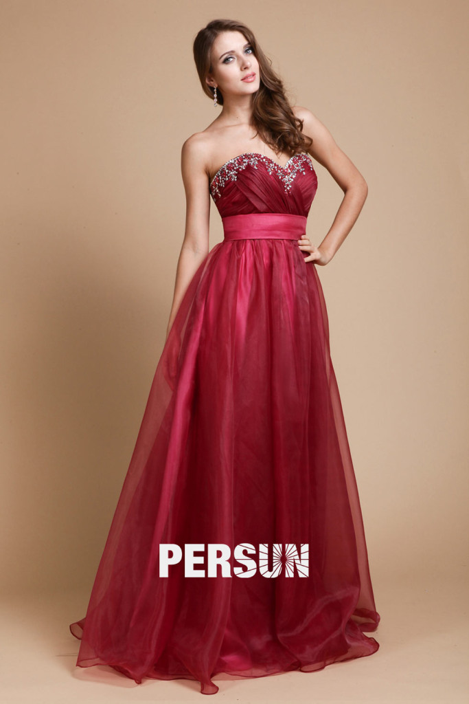 robe-bal-costume-soiree-longue-rouge-decollete