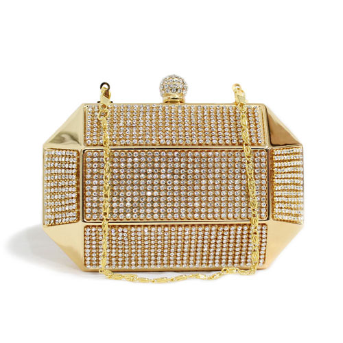 petite sac-a-main-avec-des-perles pour robe blanche