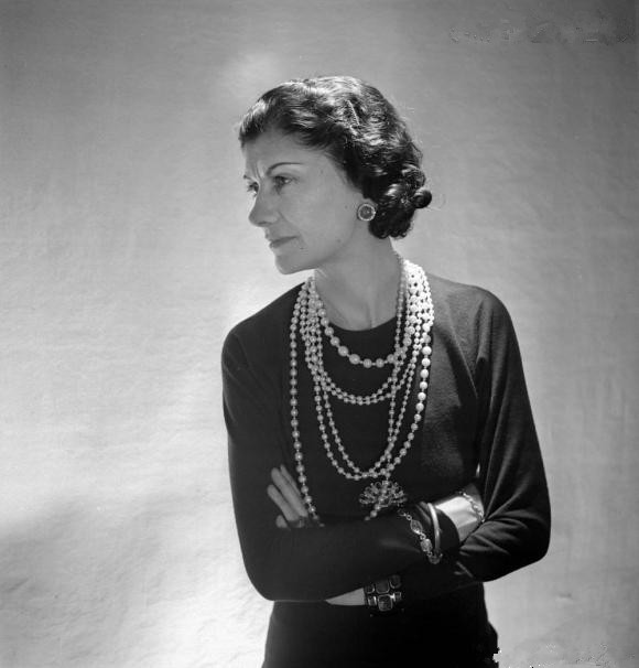 Coco Chanel - un peu d'histoire de petite robe noire - robedefilles