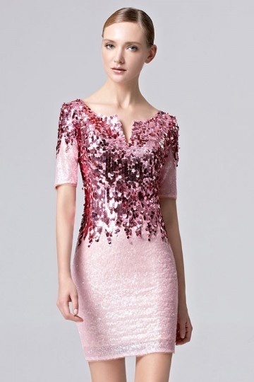 robe-cocktail-fourreau-rose-en-sequin-scintillant-avec-manches-courtes