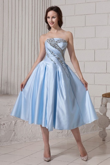 robe-de-cocktail-bleue-ornee-de-strass-ligne-a