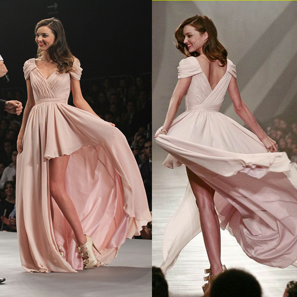 Miranda Kerr robe de bal rose courte devant longue derrière