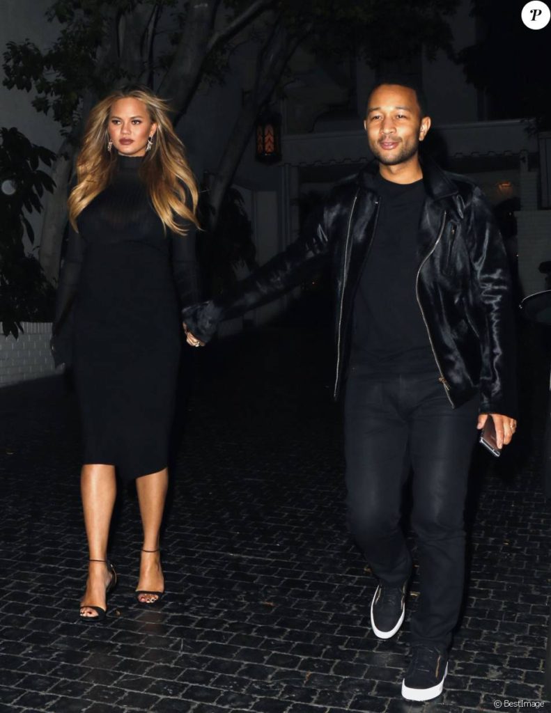 chrissy-teigen-enceinte-et-son-mari