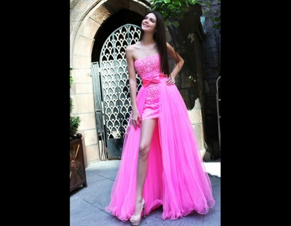 Kendall Jenner robe de bal rose courte devant longue derrière