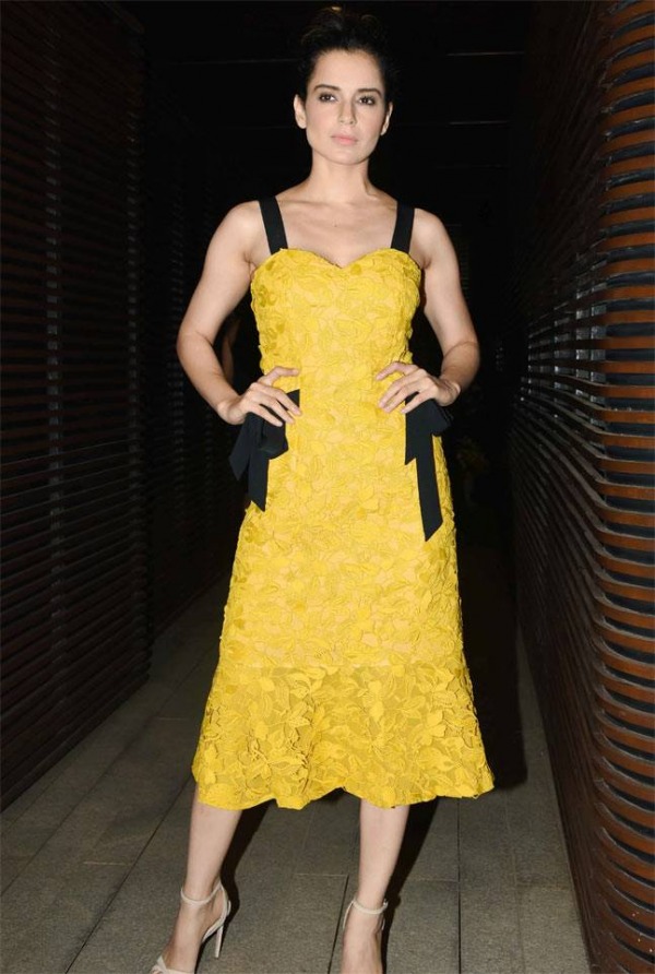 robe dentelle jaune bustier cœur courte de Kangana Ranaut