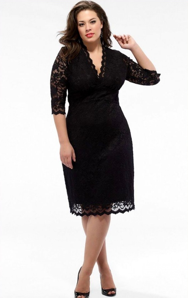 Robe noire de cocktail en dentelle col V grande taille