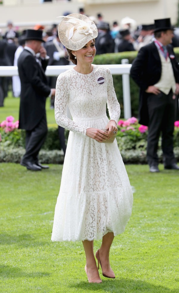 Kate Middleton robe en dentelle blanche 2016.jpg