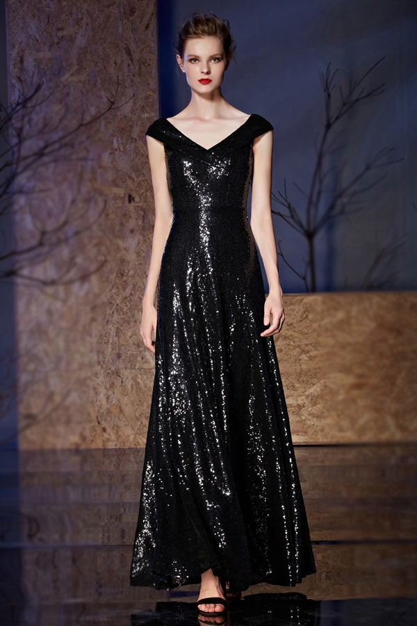 robe de soirée noire élégante longue col en V