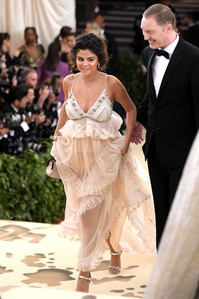 robe de soirée crème longue sexy col en V Selena Gomez