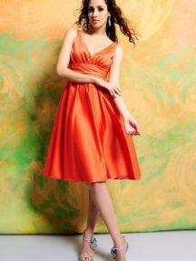 robe orange courte col en V pour soirée de mariage