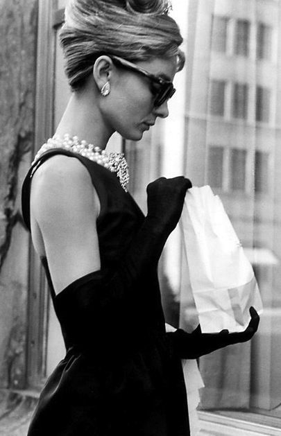 chic petite robe noire Audrey Hepburn dans le film Petit-déjeuner à Tiffany