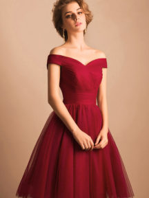 robe de cocktail rouge chic épaule dénudé courte en tulle