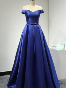 robe de soirée bleu princesse épaule dénudé