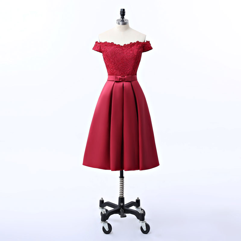 robe de cocktail rouge courte dentelle col bardot