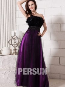 robe de soirée longue violette et noire élégante orné de plumes
