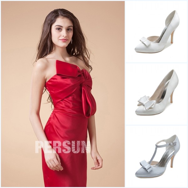 robe de soirée rouge fourreau avec noeud papillon et escarpins blanches avec noeud