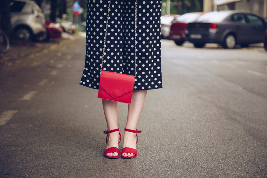 sac rouge et sandale rogue