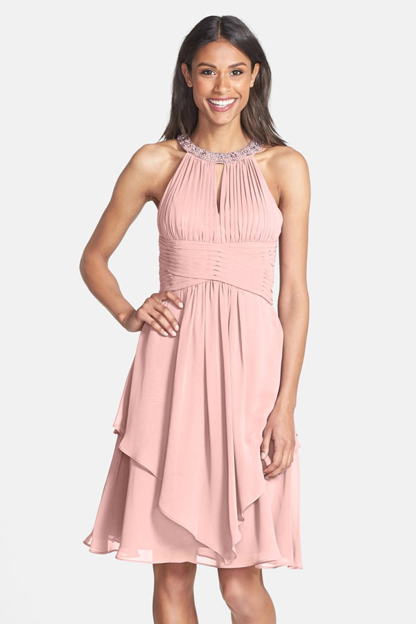 robe de cocktail courte rose carnation col halter bustier plissé jupe asymétrique