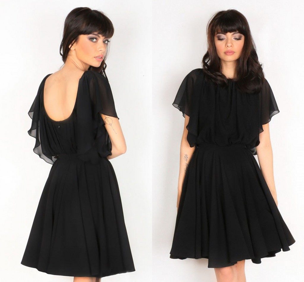 petite robe noire simple dos nu avec manche courte évasée